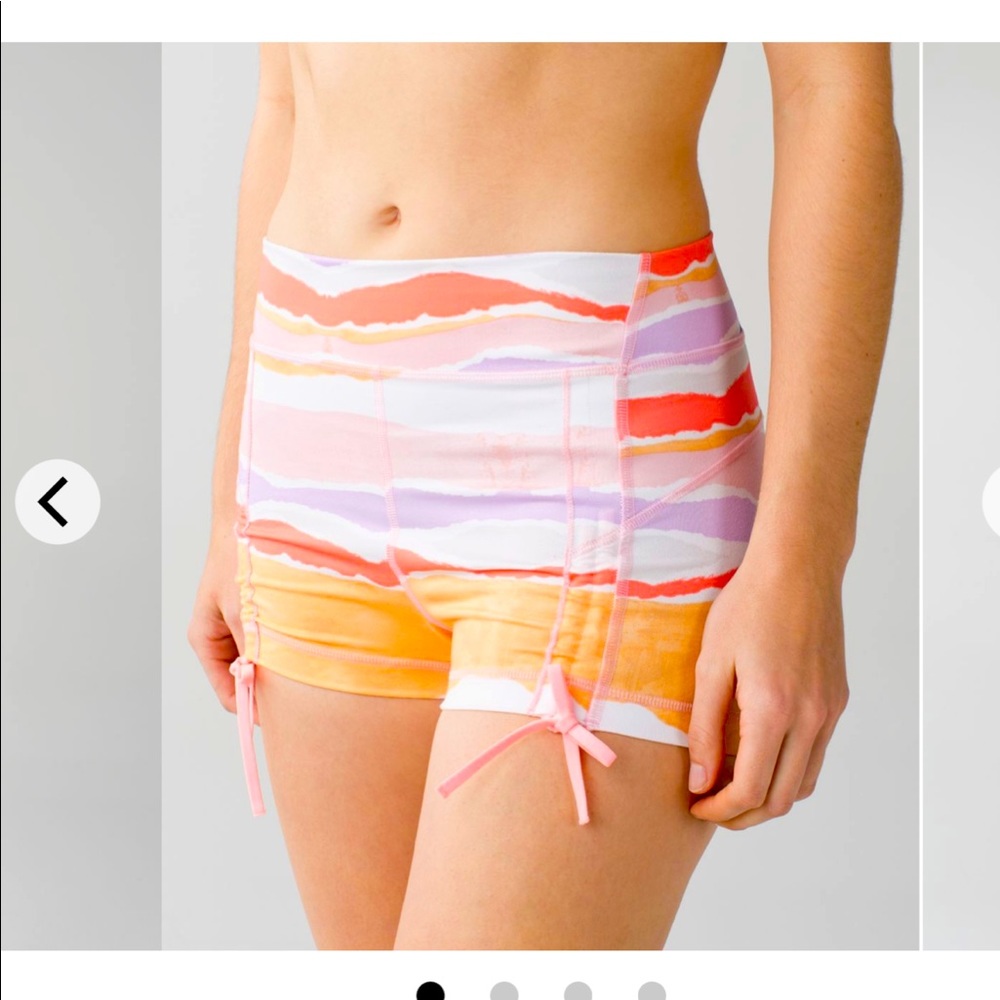 NWT Lululemon Liberty Shorts Bleacher Stripe White Iris Flower